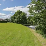 Jubilee Two Bedroom House Pet Friendly Holiday home *