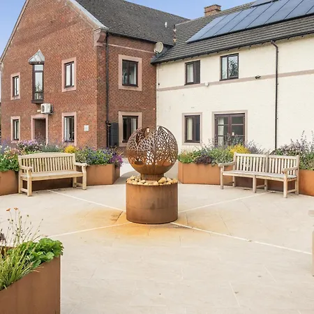 Jubilee Two Bedroom House Pet Friendly *